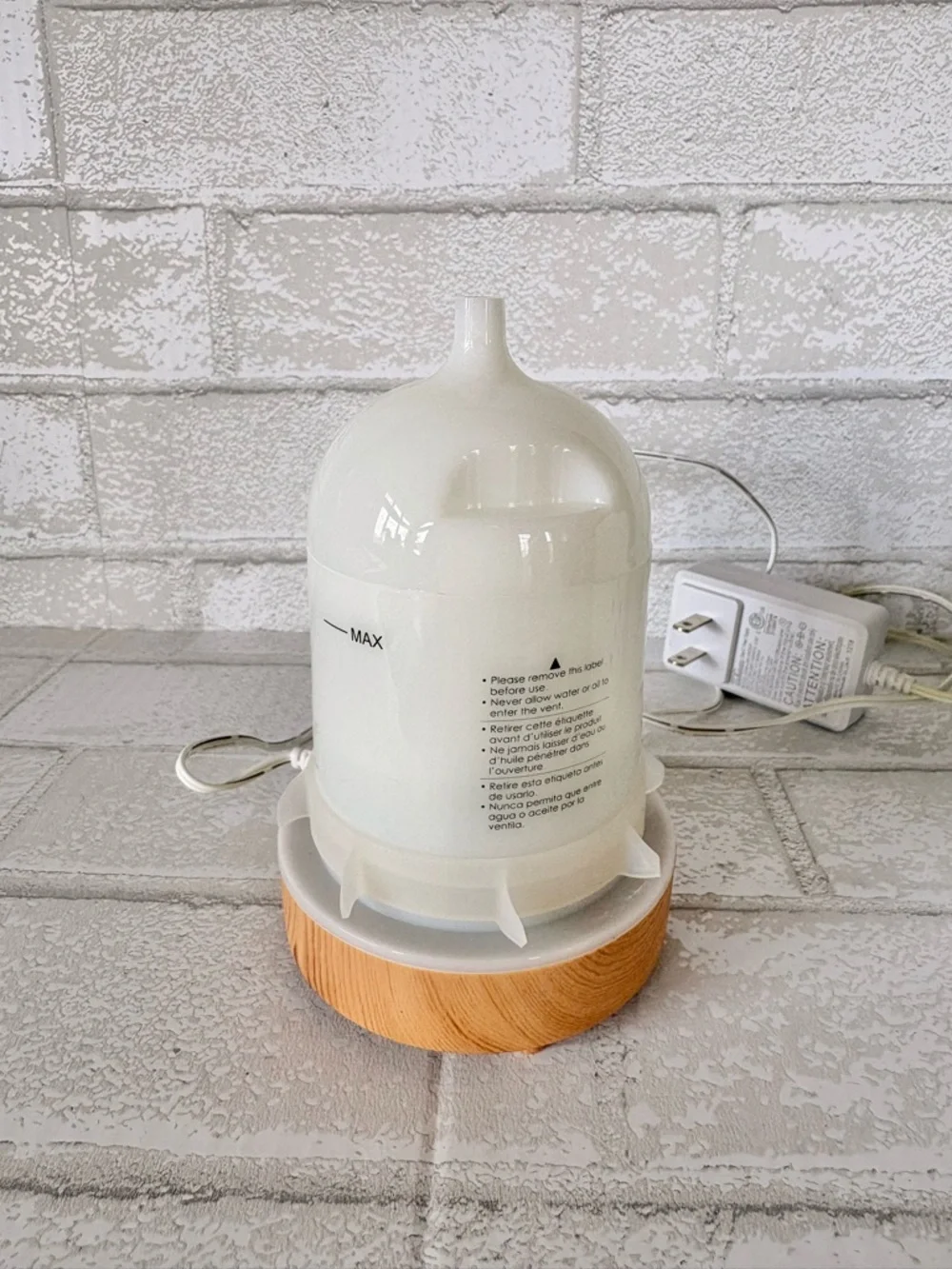 Serene House Ceramic Diffuser White Starlight Design Wood Base NEW 90MM